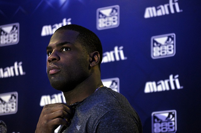 她還經常參 她還經常參